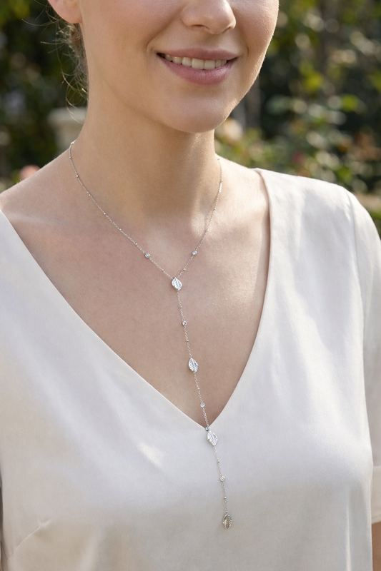 Collier fin en Y à motifs de feuilles