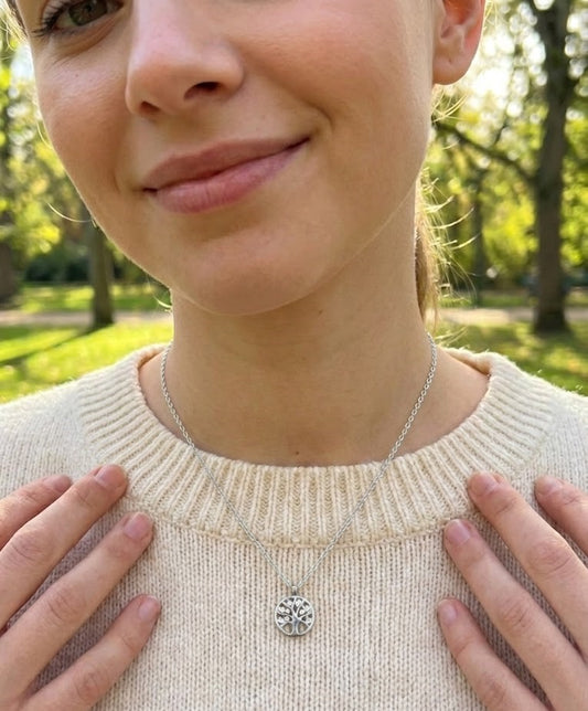 Collier pendentif arbre de vie orné de strass