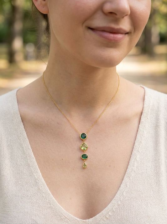 Collier fin à pendentif cascade de cristaux