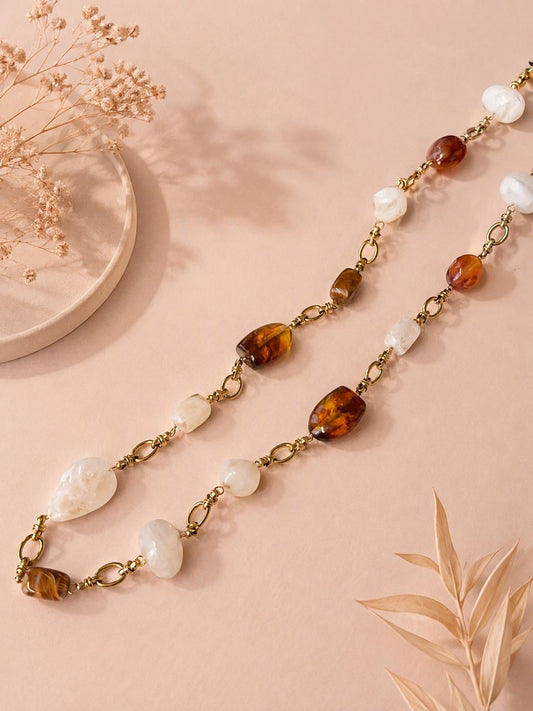 Collier sautoir long chaîne résine ambre et blanc