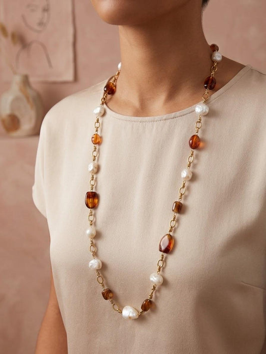 Collier sautoir long chaîne résine ambre et blanc