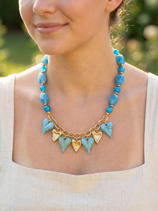 Collier pierres et pendentifs cœurs résine