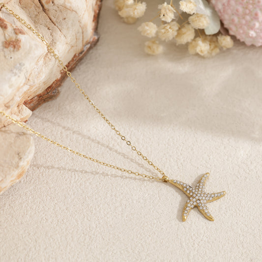 Collier doré étoile de mer sertie