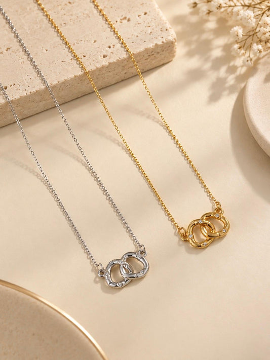 Collier chaîne fine avec anneaux entremelés