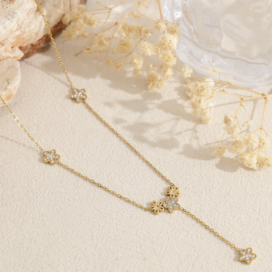Collier fleurs serties