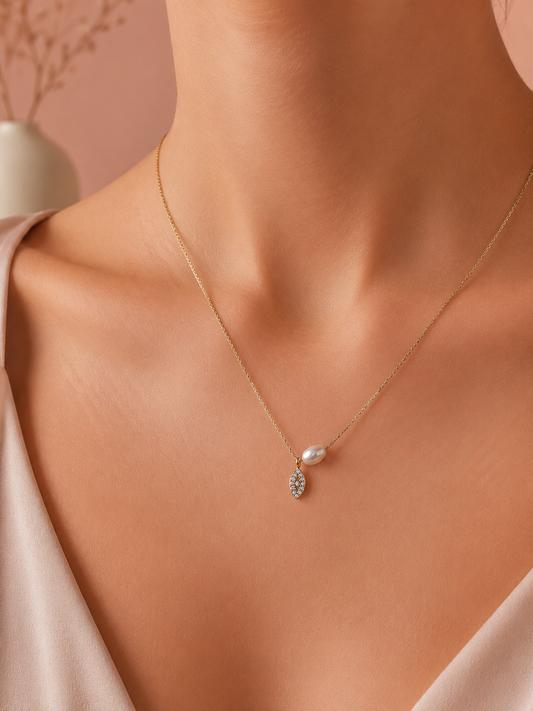 Collier perle d'eau douce et pampille œil strass