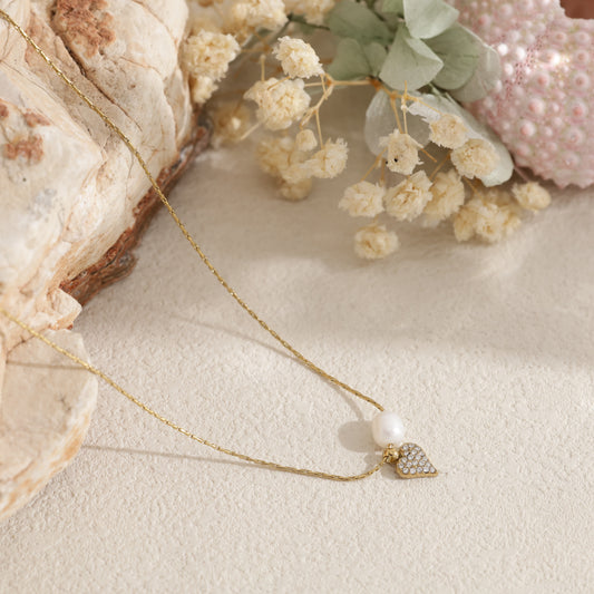 Collier perle d'eau douce et cœur pavé de strass