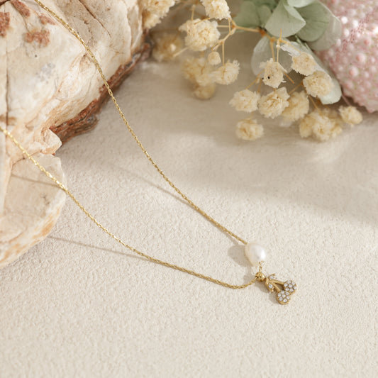 Collier perle d'eau douce et cerises pavées de strass