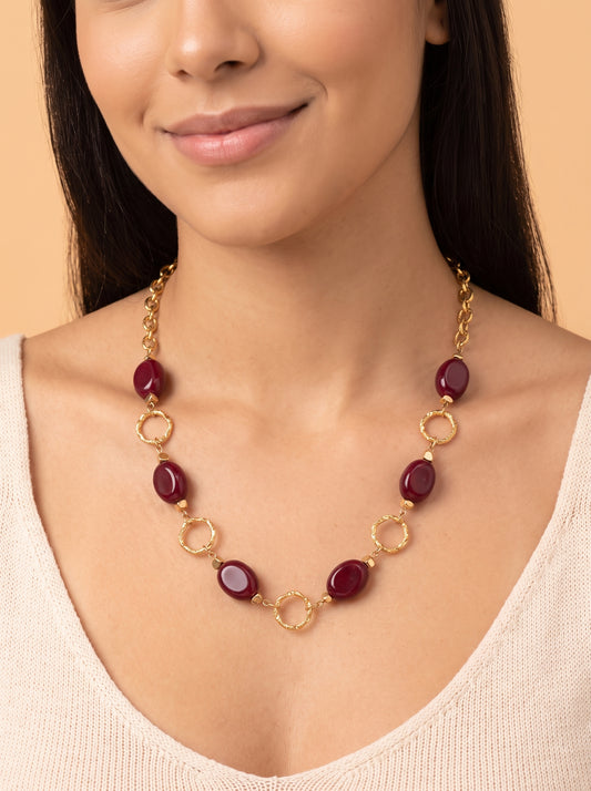Collier anneaux martelés perles résine