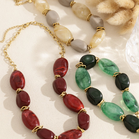 Collier perles ovales en résine marbrée