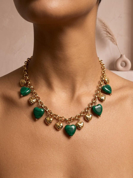 Collier perles cœur en résine