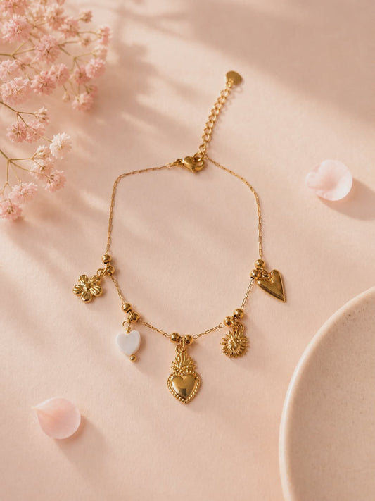 Bracelet doré chaîne fine pendentifs cœurs lisse et blanche