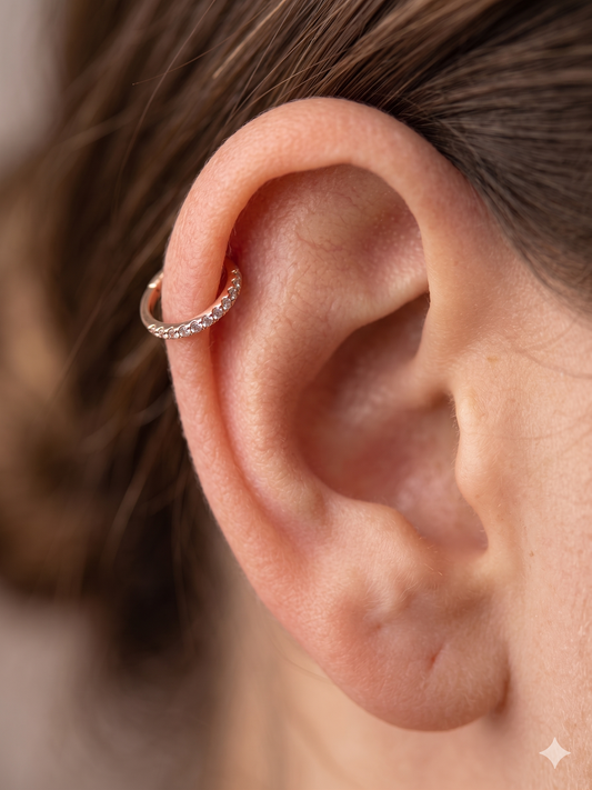 Piercing anneau demi-strassé en acier inoxydable