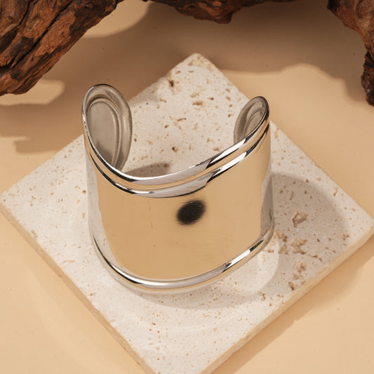Bracelet manchette design minimaliste épaisse effet miroir