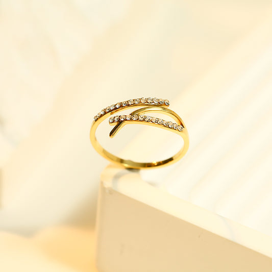 Bague Dorée Ligne Croisée Avec Strass