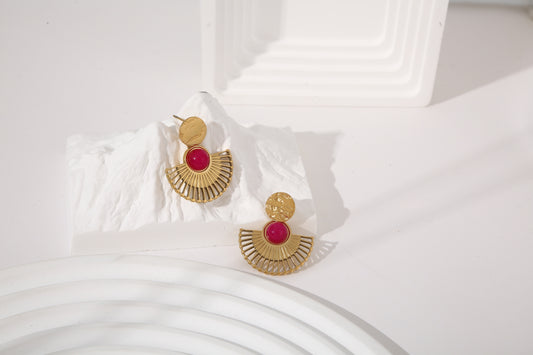 Boucles d'oreilles dorées pendantes éventail pierre fuchsia