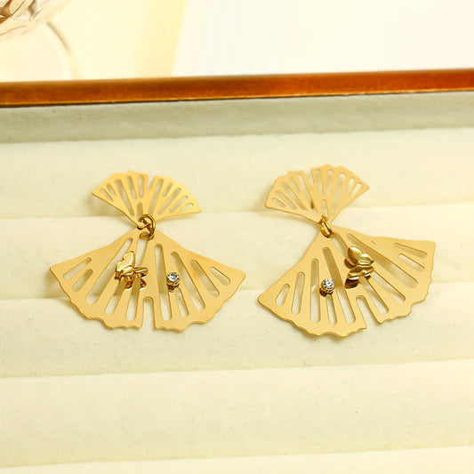 Boucles d'oreilles Dorées deux Feuilles Ginkgo Avec Strass et Papillon