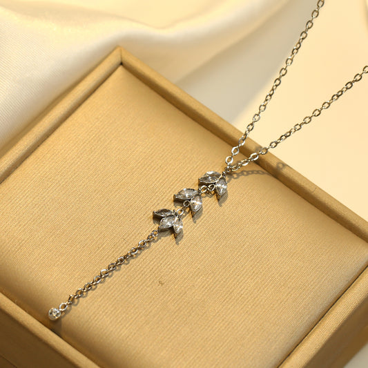 Collier Argenté avec Oxyde de Zirconium en Feuille