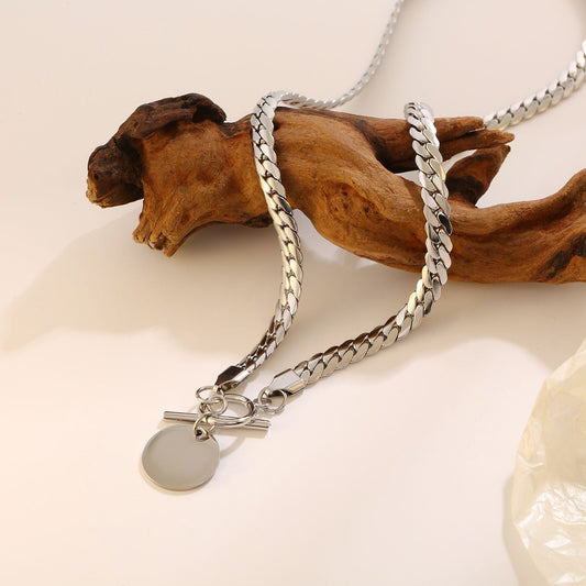 Collier argenté maille plate avec fermoir et plaque à graver