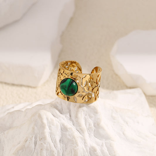 Bague Dorée Large Motif Feuilles Creuses Avec Pierre Malachite