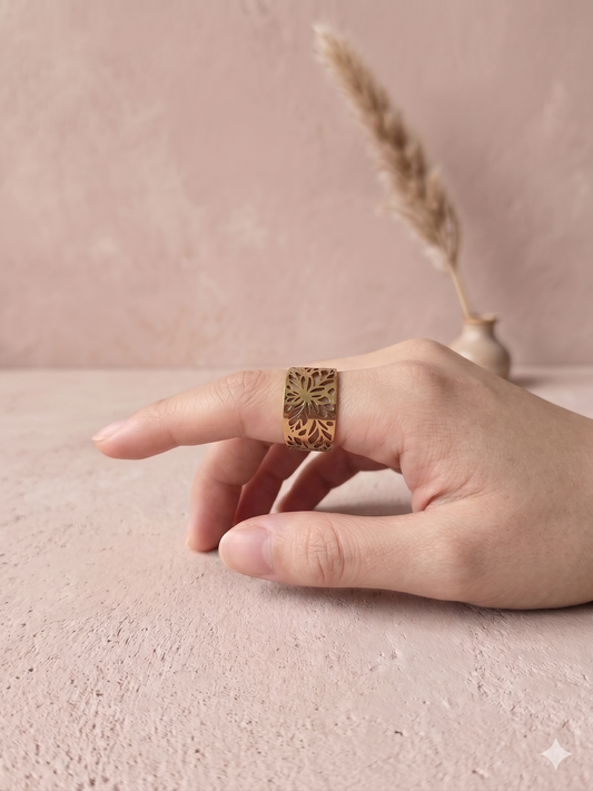 Bague dorée fleur feuille