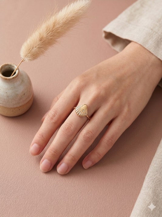Bague fine dorée coquillage strass