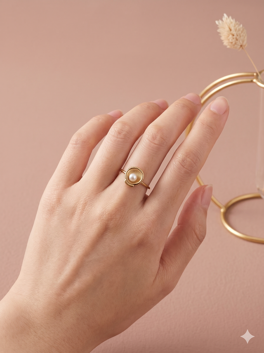 Bague fine dorée coquillage perle