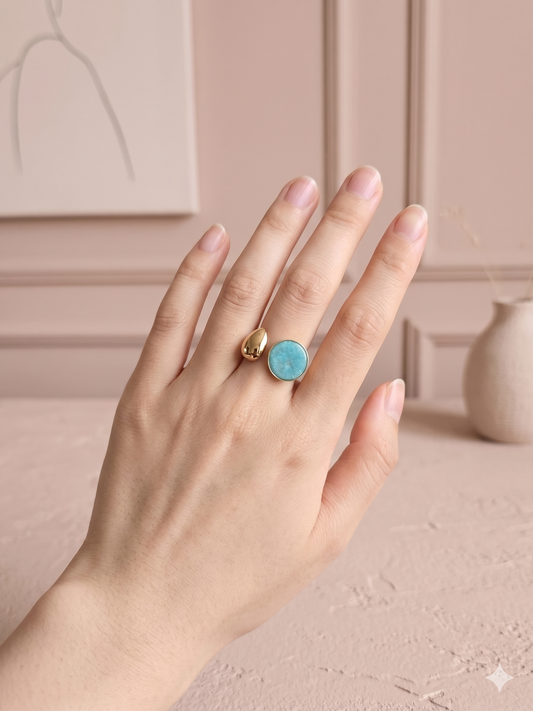 Bague dorée ouverture avant goutte effet miroir et cercle pierre