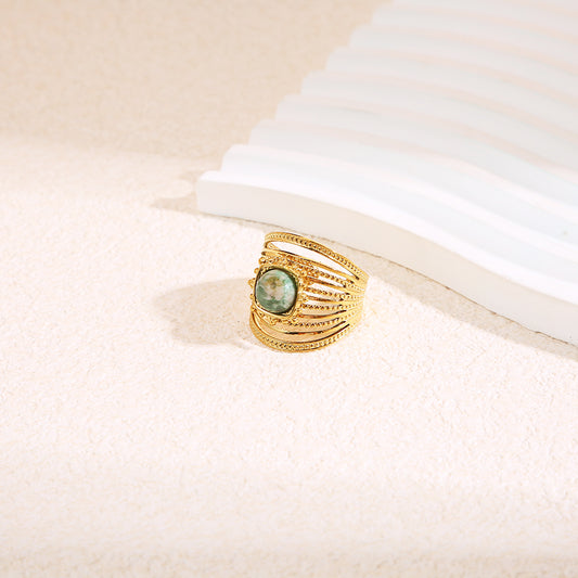 Bague dorée multi anneaux texturés avec pierre centrale