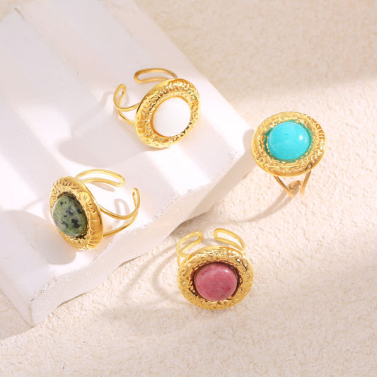 Bague Dorée Ajustable Cercle Texturé Entouré Avec Pierre Rose