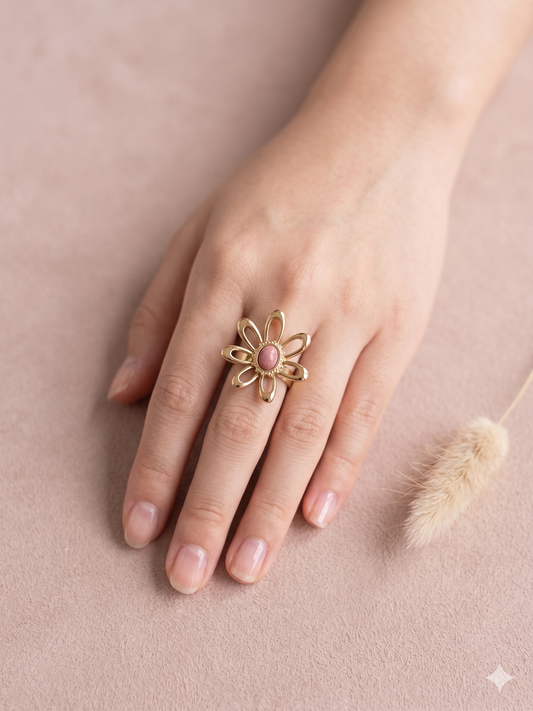 Bague dorée grande fleur avec pierre centrale