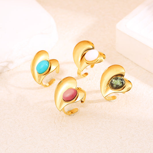 Bague dorée cœur avec pierre bleue sur un côté