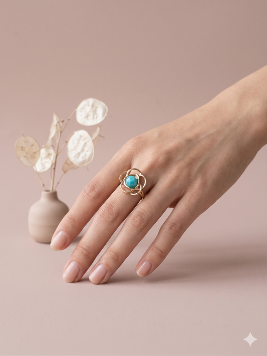 Bague dorée fleur avec pierre ronde interne