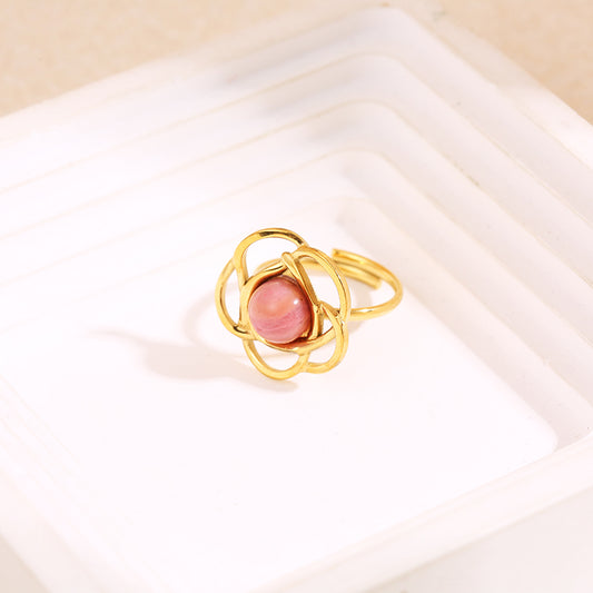 Bague dorée fleur avec pierre interne ronde rose