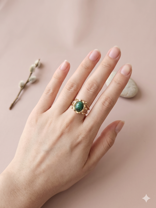 Bague bohème dorée pierre ovale