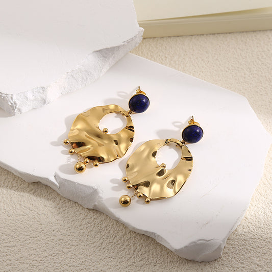 Boucles d'Oreilles Dorées Plaques Martelées Brillantes Avec Pierres Lapis-Lazuli