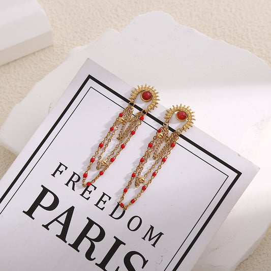 Boucles d'Oreilles Dorées Eclat Avec Pierres Rouges Et Chaînes Rouges