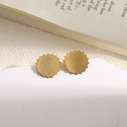 Boucles d'Oreilles Dorées Plaques Soleils Brossées à Clip