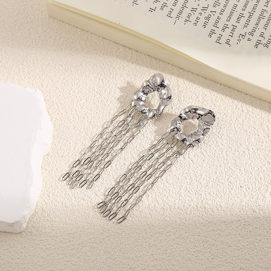 Boucles d'Oreilles Argentées Disques Creux Irréguliers Martelés Avec Chaînes En Mailles