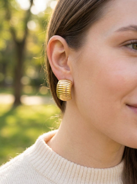 Boucles d'Oreilles Dorées Bombées Effet Sculpté