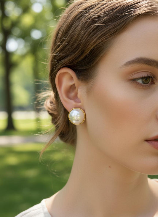 Clous d'Oreilles Dorés Perle Blanche Classique