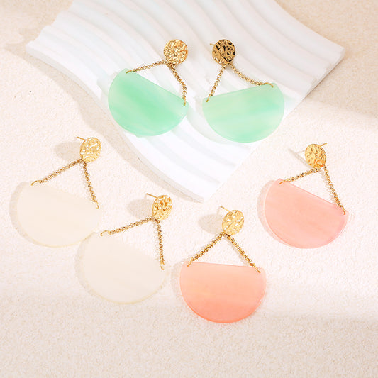 Boucles d'oreilles dorées martelées chaînes pendantes résine verte