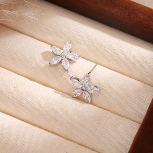 Clous d'Oreilles Argentés Fleur Zircon Marquise