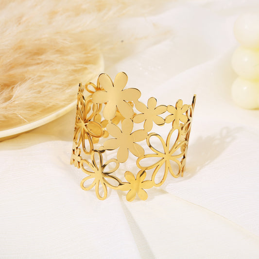 Bracelet manchette doré fleurs pleines et ajourées