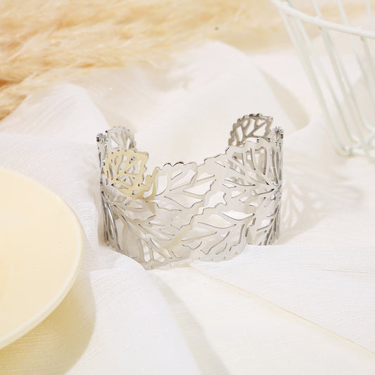Bracelet manchette argenté feuilles bordure droite et arrondie ajourées