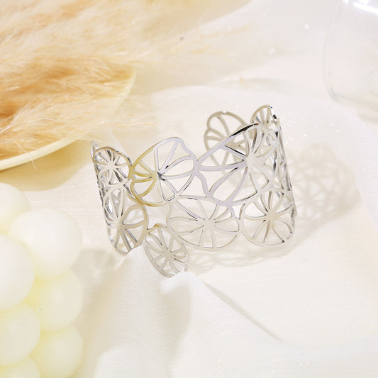 Bracelet manchette argenté style nénuphars ajourés