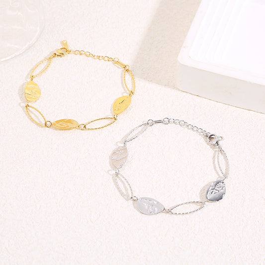 Bracelet argenté alternant maillons ovales texturés et médaillons gravés motif feuille