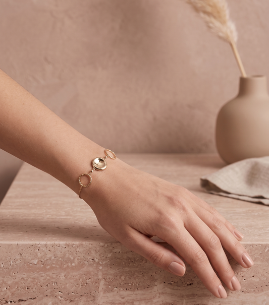 Bracelet chaîne fine avec deux anneaux et pastille centrale finition miroir