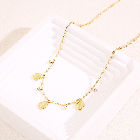 Collier chaîne dorée avec strass et 3 gouttes œil de chat vert