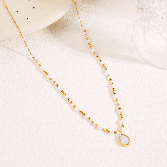 Collier doré perle pendentif goutte nacre
